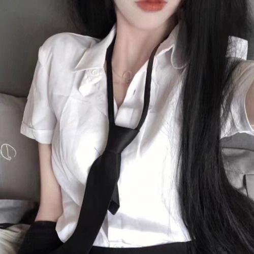 眼里余光都是你